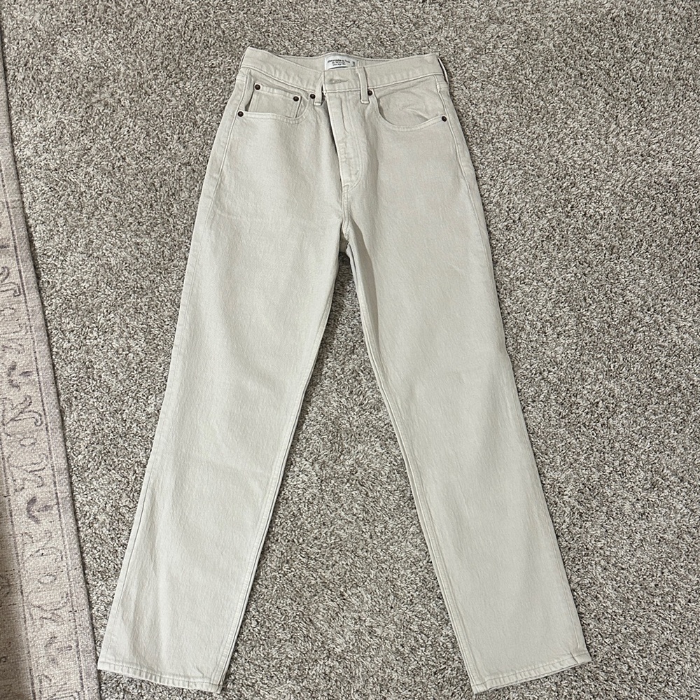 Abercrombie & Fitch '90s Straight Ultra High Rise Jeans in Cream